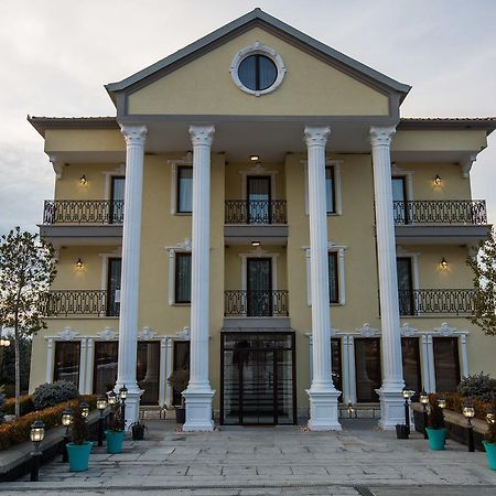 "L'Art De Vivre" Resort Korce Bilik gambar