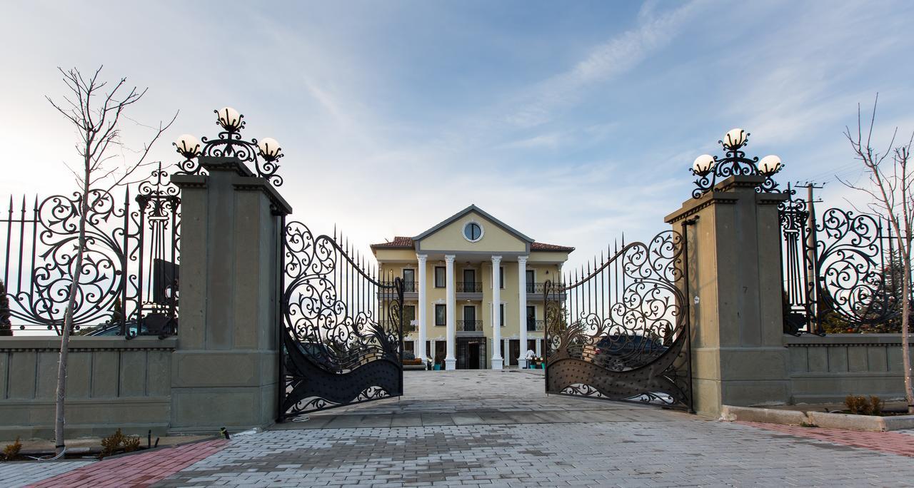"L'Art De Vivre" Resort Korce Bilik gambar