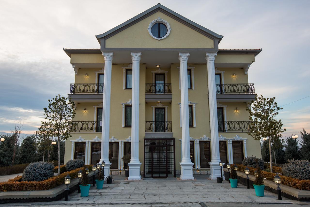 "L'Art De Vivre" Resort Korce Bilik gambar