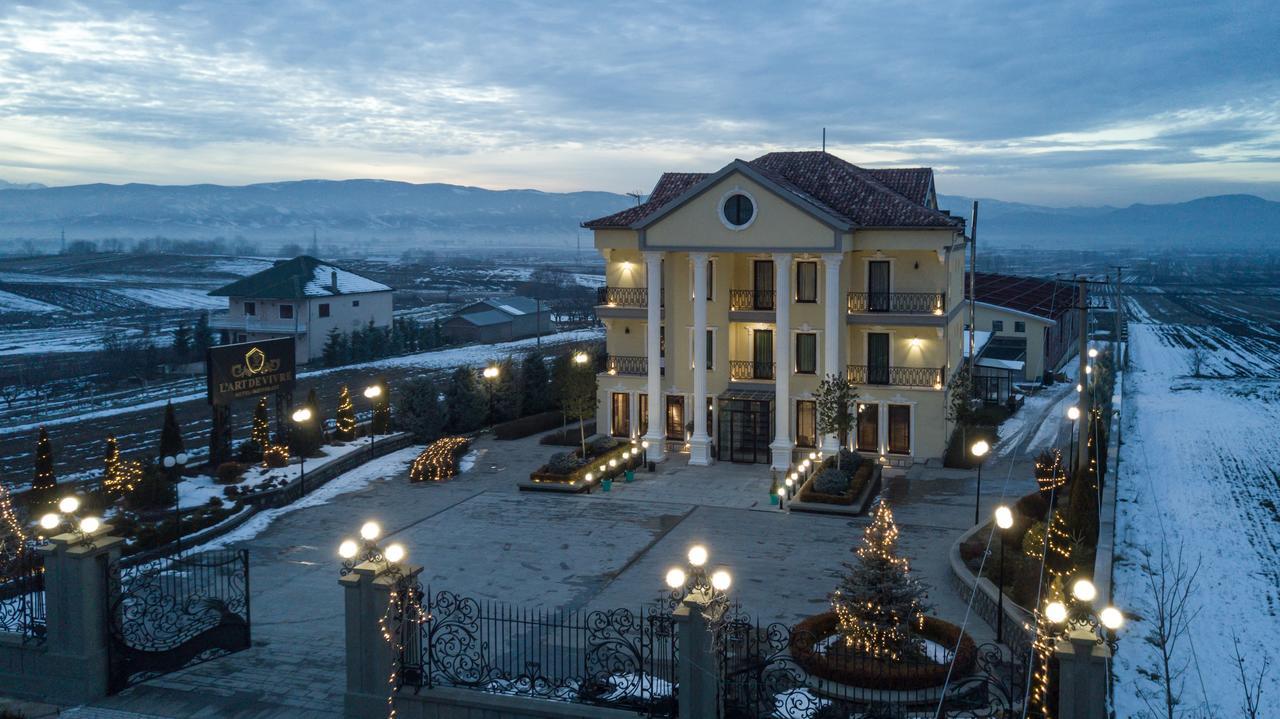 "L'Art De Vivre" Resort Korce Bilik gambar
