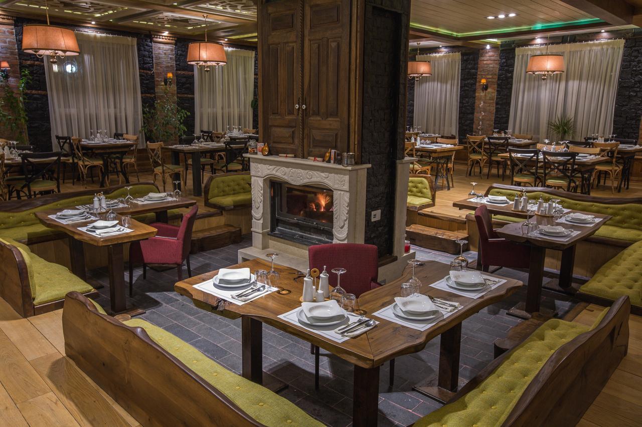 "L'Art De Vivre" Resort Korce Bilik gambar