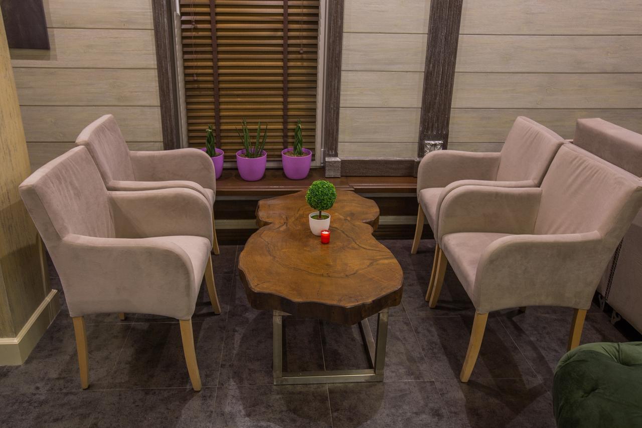 "L'Art De Vivre" Resort Korce Bilik gambar