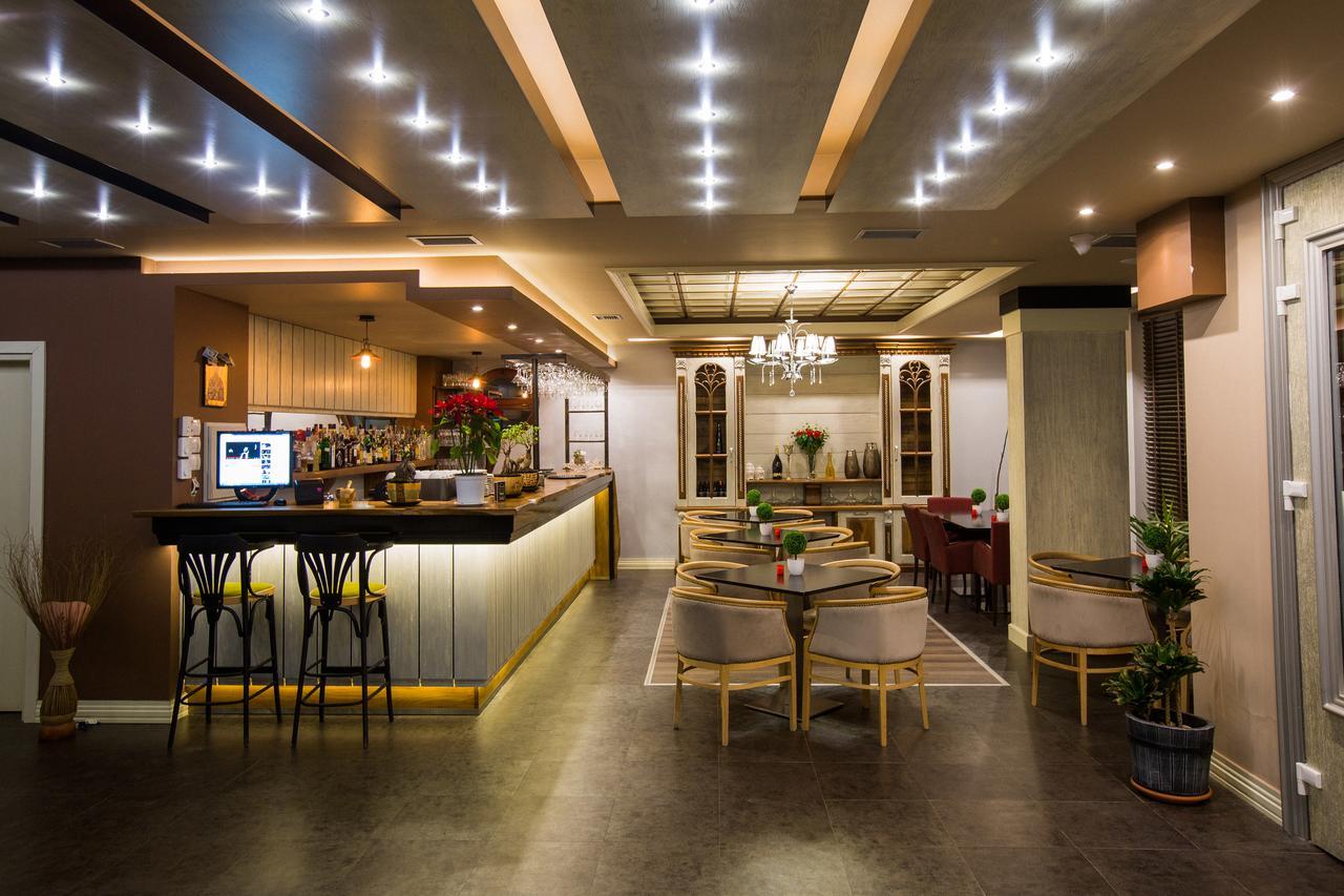 "L'Art De Vivre" Resort Korce Bilik gambar