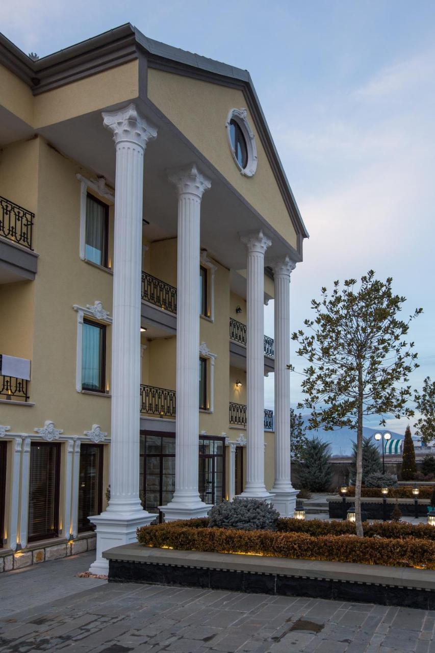 "L'Art De Vivre" Resort Korce Luaran gambar